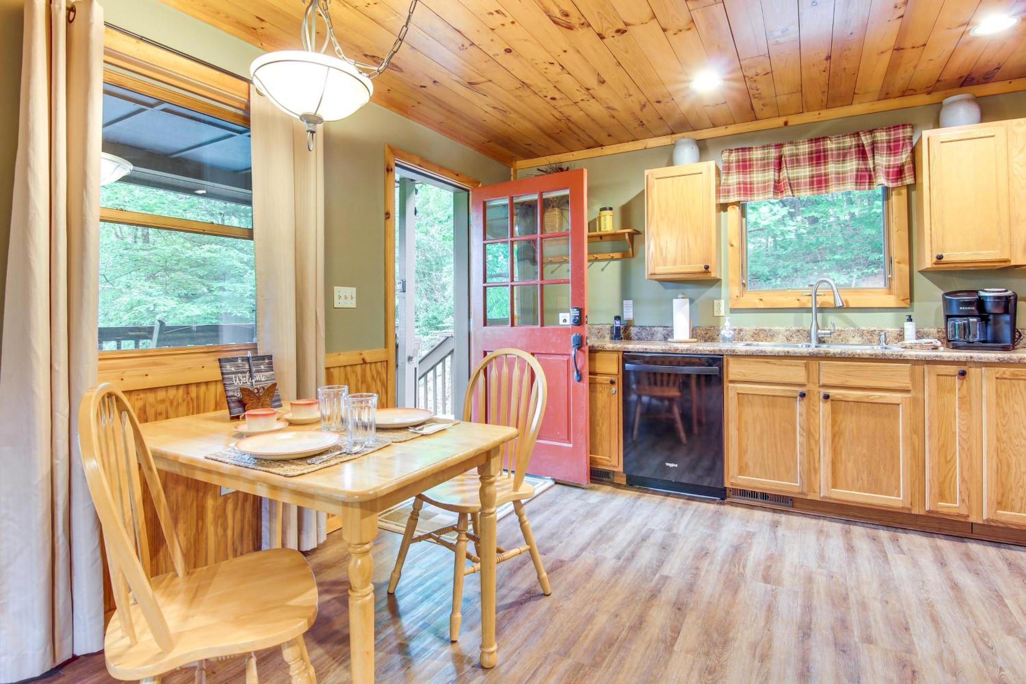 Charming Fox Den Cabin In Whittier With Hot Tub! Extérieur photo